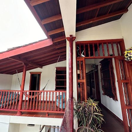 La Casa De Las Flores Hostal Jardin Exterior photo