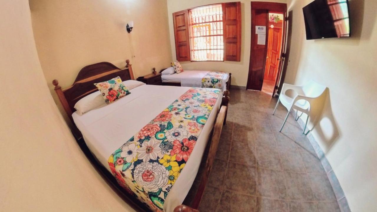 La Casa De Las Flores Hostal Jardin Exterior photo